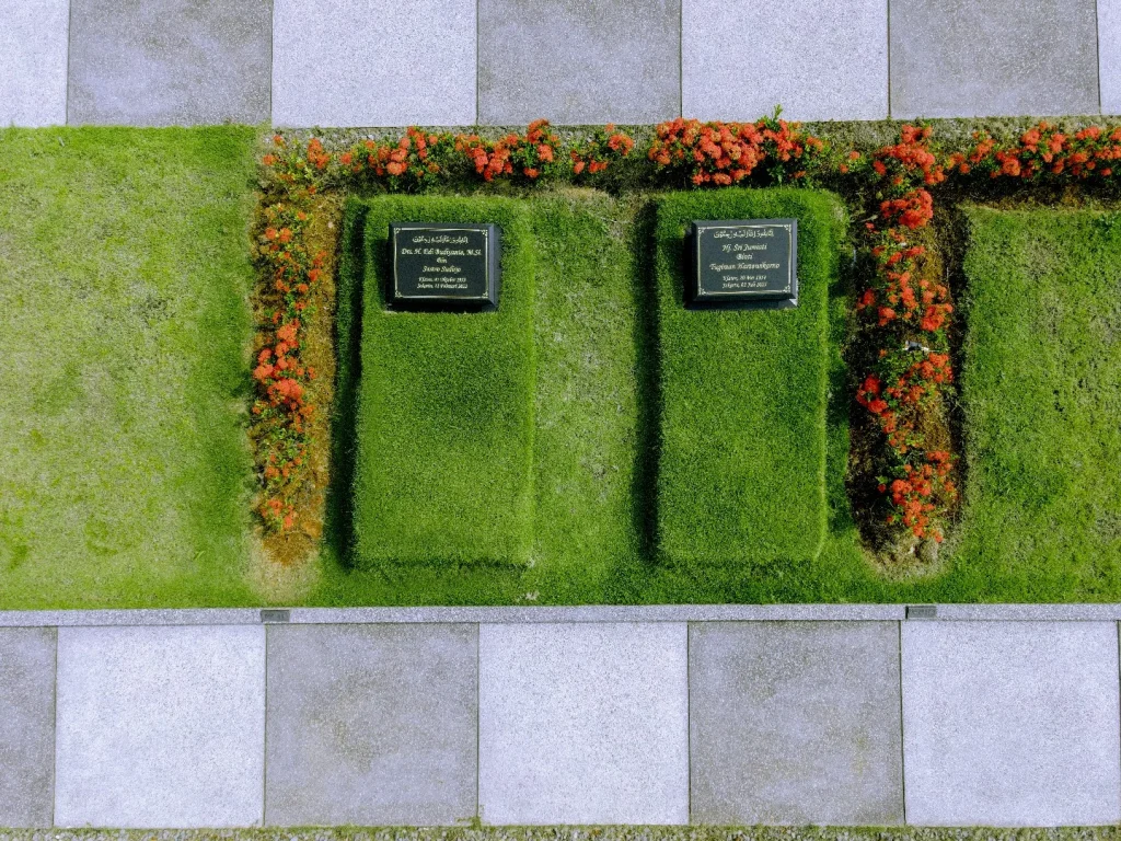 makam muslim menghadap kiblat sesuai syariat di Al Azhar Memorial Garden