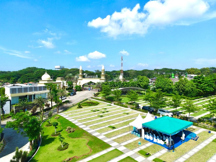 Perbandingan Al Azhar Memorial Garden vs Pemakaman Umum: Mana yang Lebih Islami dan Terjamin?